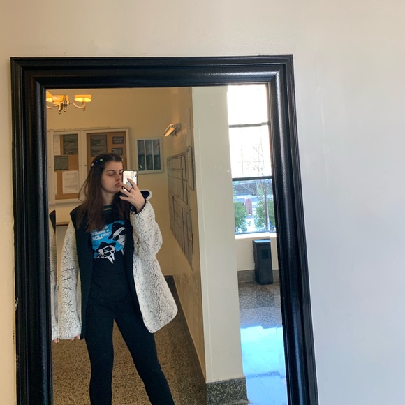 Meet your Posher, Jenny - Picture 1 of 3